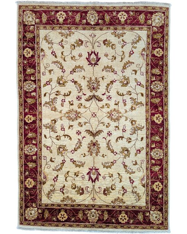 Tappeto Ziegler 195x135 cm in lana, annodato a mano, fondo avorio con disegni floreali e cornice rosso rubino.