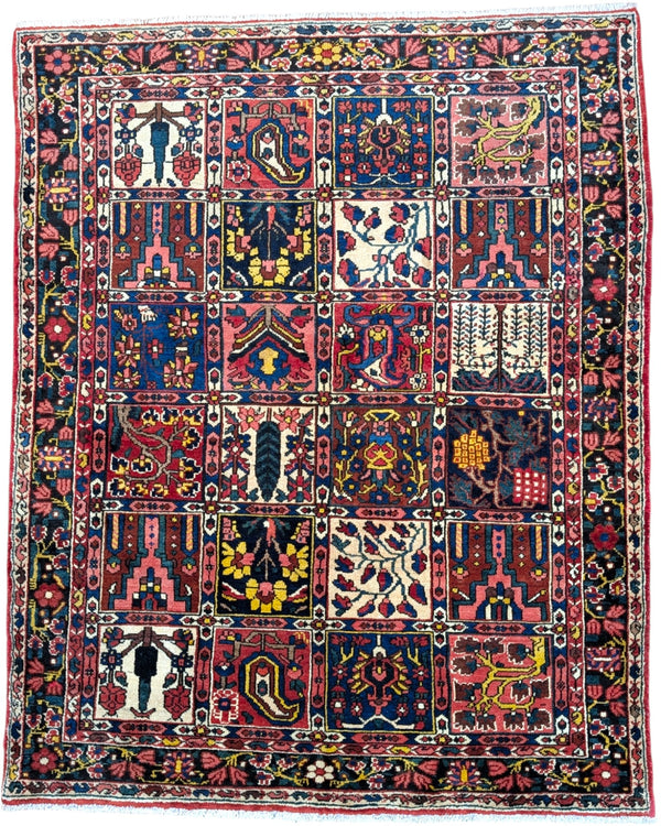 Tappeto Bakhtiyari "Natura Fiorita" con motivi floreali e vegetali, annodato a mano in Persia con lana e cotone tinti con colori naturali.