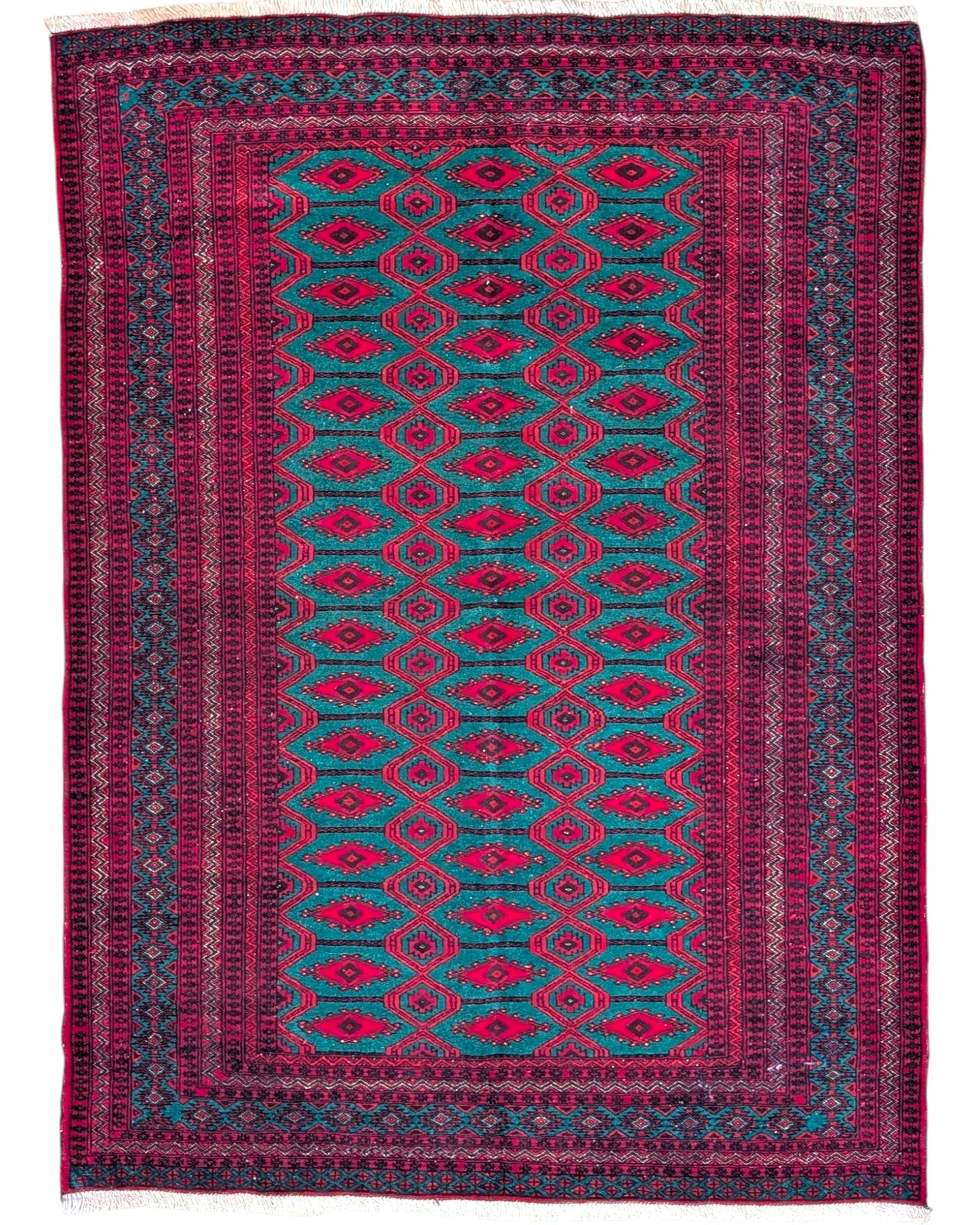 Tappeto Bukhara 172x126 cm annodato a mano, con motivi geometrici gul su fondo verde smeraldo e cornice rossa.