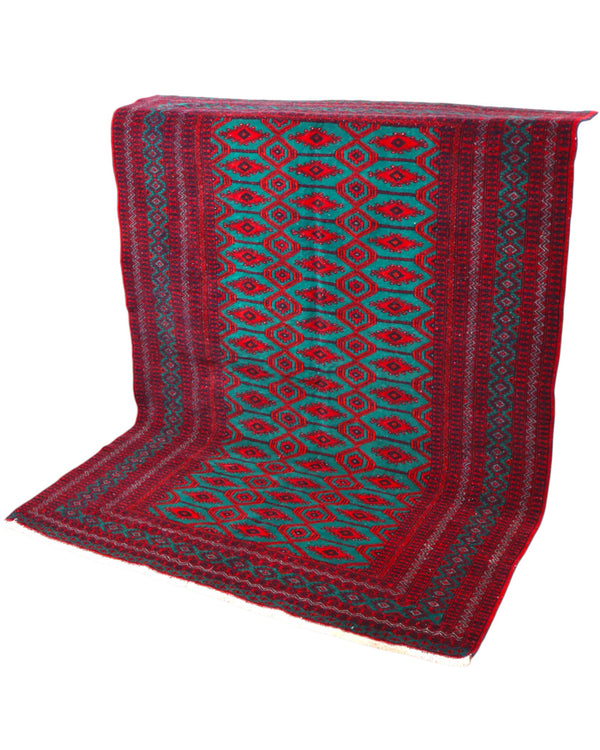 Tappeto Bukhara 172x126 cm annodato a mano, con motivi geometrici gul su fondo verde smeraldo e cornice rossa.