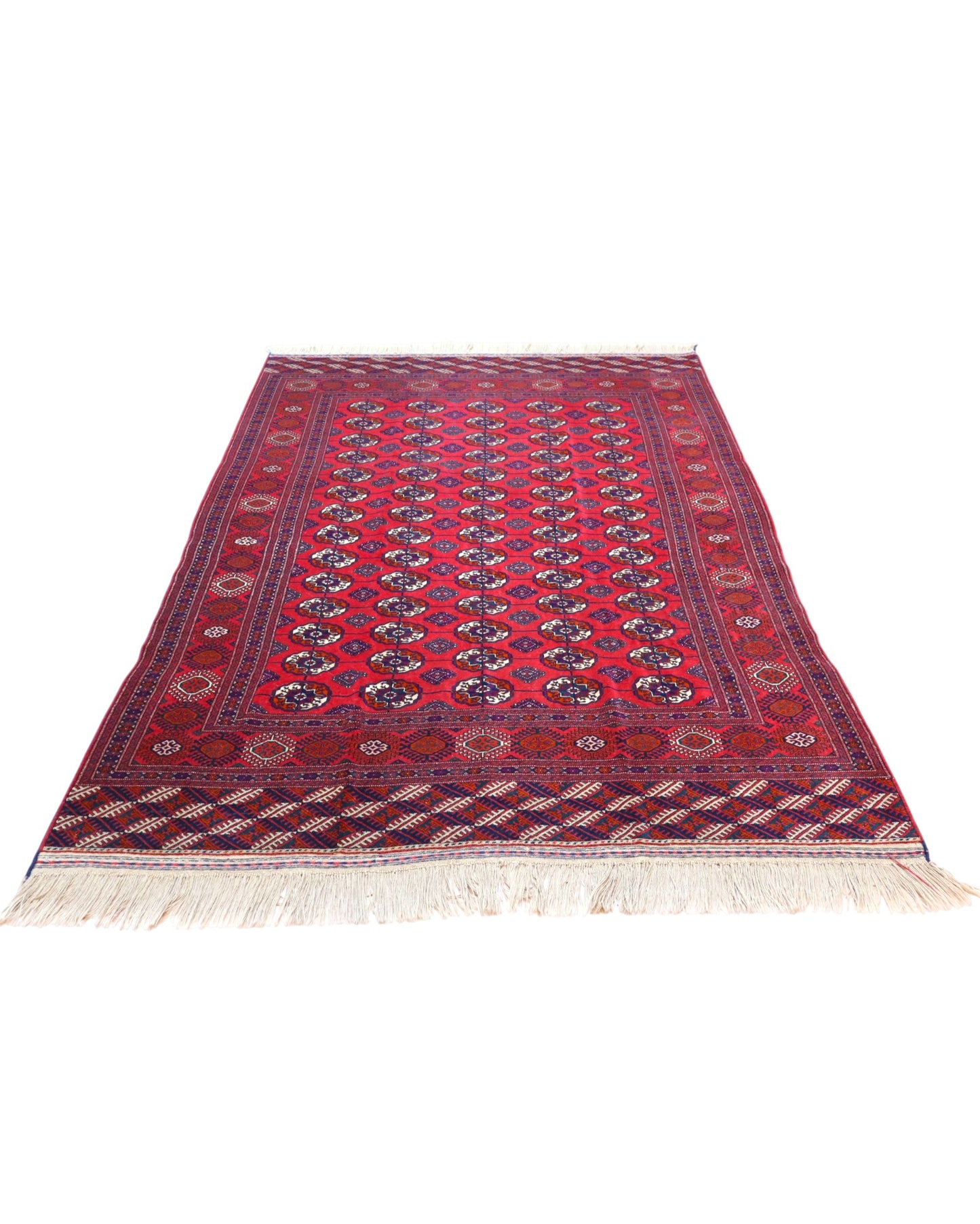 Tappeto Bukhara 278x180 cm con fondo rosso e motivi a gul in nero e avorio, tramato ed annodato a mano, provenienza Asia Centrale.