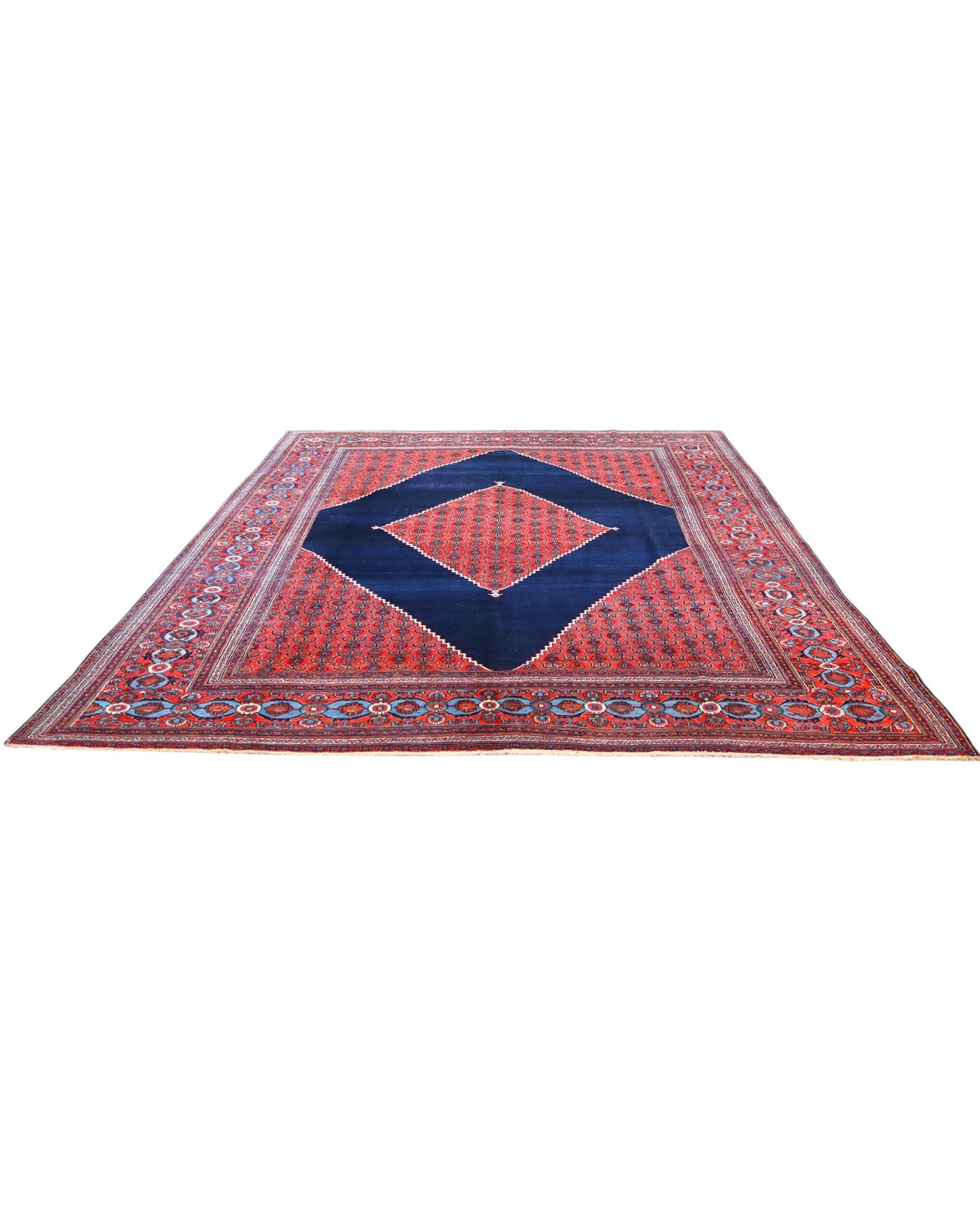 Tappeto Doraghsh persiano 377x297 cm rettangolare, annodato a mano, con campo blu e motivo centrale rosso a diamante.
