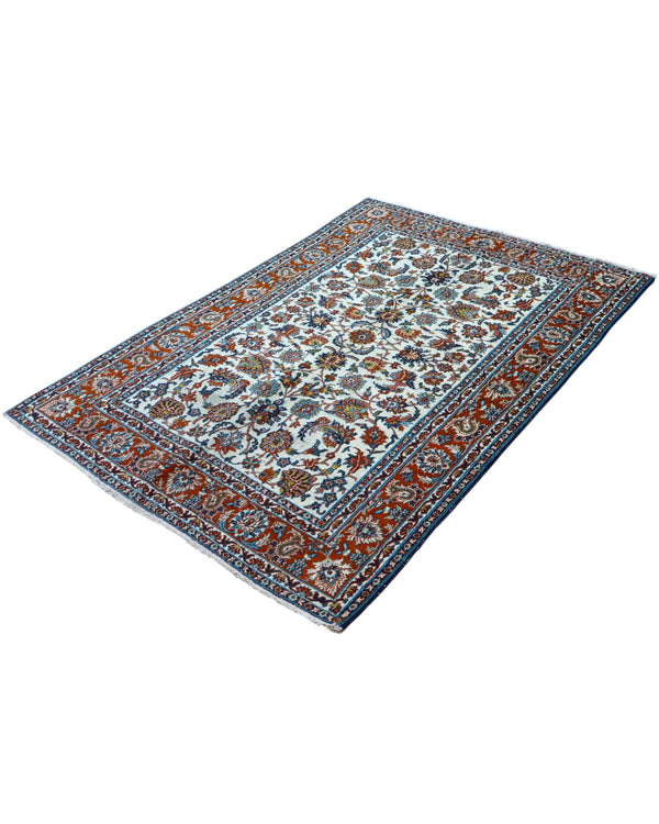 Tappeto Esfahan 182x124 cm annodato a mano, rettangolare, fondo chiaro con motivi floreali persiani, realizzato in cotone e lana con colori vegetali.