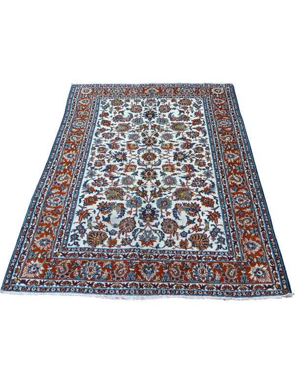 Tappeto Esfahan 182x124 cm annodato a mano, rettangolare, fondo chiaro con motivi floreali persiani, realizzato in cotone e lana con colori vegetali.