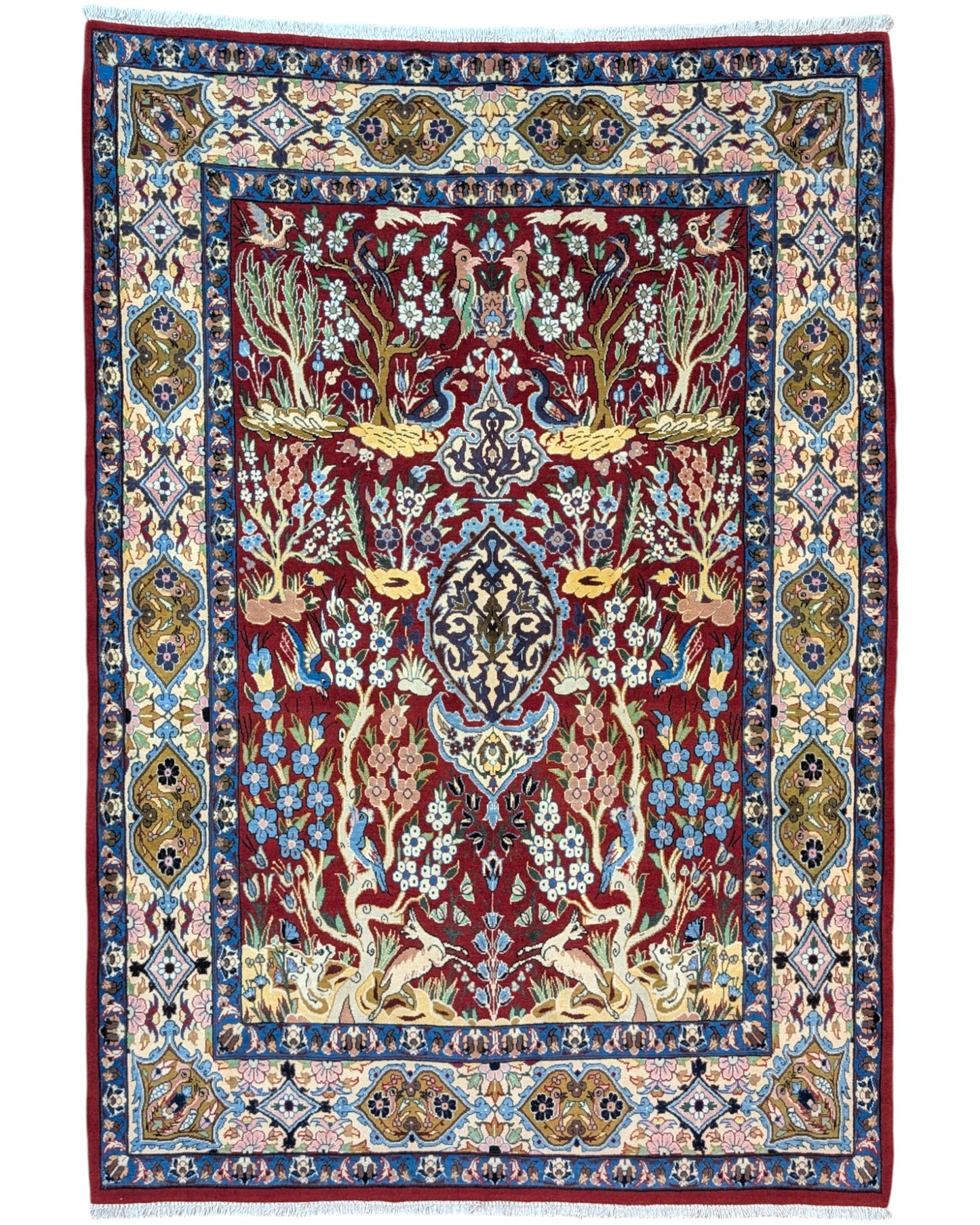 Tappeto Esfahan persiano “Giardino Incantato”, annodato a mano, fondo rosso melograno con alberi, cervi e uccelli, lana tinta vegetale, certificato di autenticità incluso.