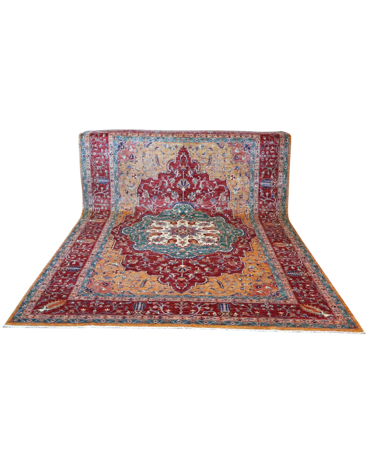 Tappeto Farahan 371x240 cm annodato a mano, rettangolare, fondo rosso con medaglione centrale e motivi ornamentali, realizzato in cotone e lana con colori vegetali.