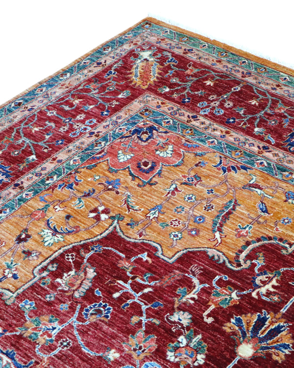 Tappeto Farahan 371x240 cm annodato a mano, rettangolare, fondo rosso con medaglione centrale e motivi ornamentali, realizzato in cotone e lana con colori vegetali.