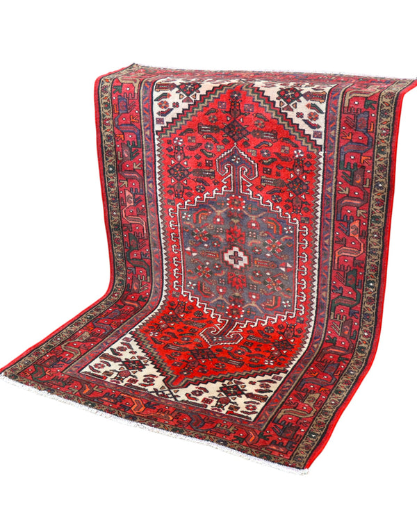 Tappeto Hamedan 191x126 cm annodato a mano, rettangolare, fondo rosso con dettagli geometrici, realizzato in cotone e lana con colori vegetali.
