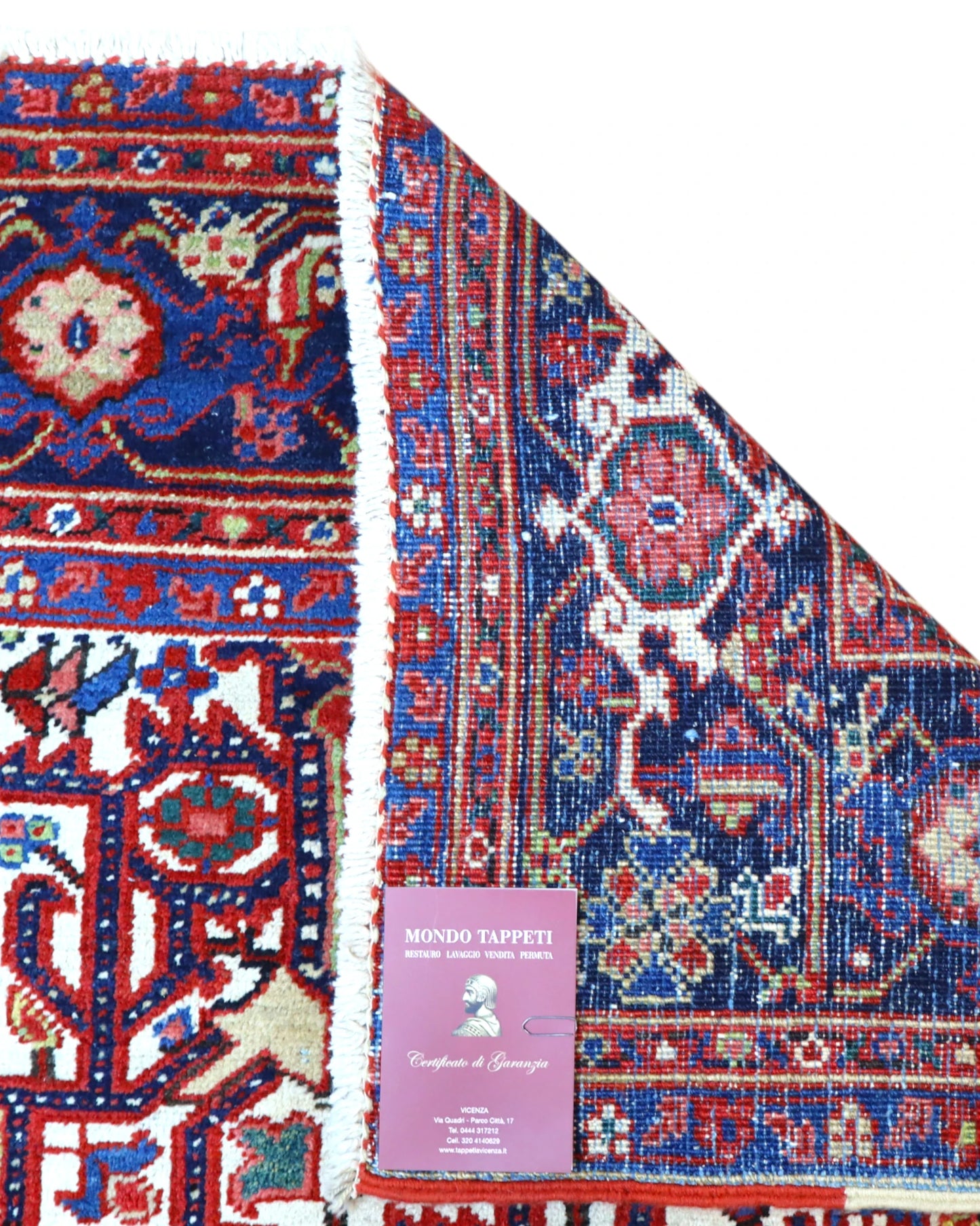 Tappeto Heriz persiano 336x248 cm, annodato a mano in lana e cotone, con medaglione geometrico e motivi floreali tradizionali.