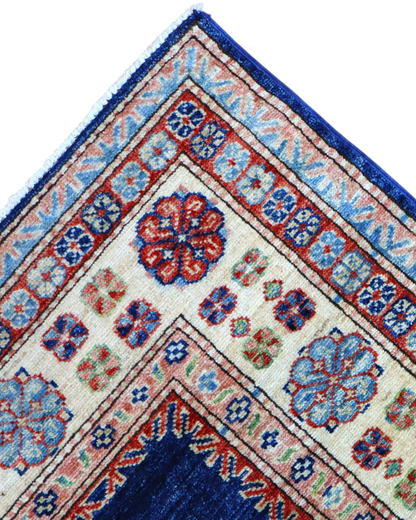 Tappeto Kazak 237x79 cm fondo blu annodato a mano in lana e cotone.