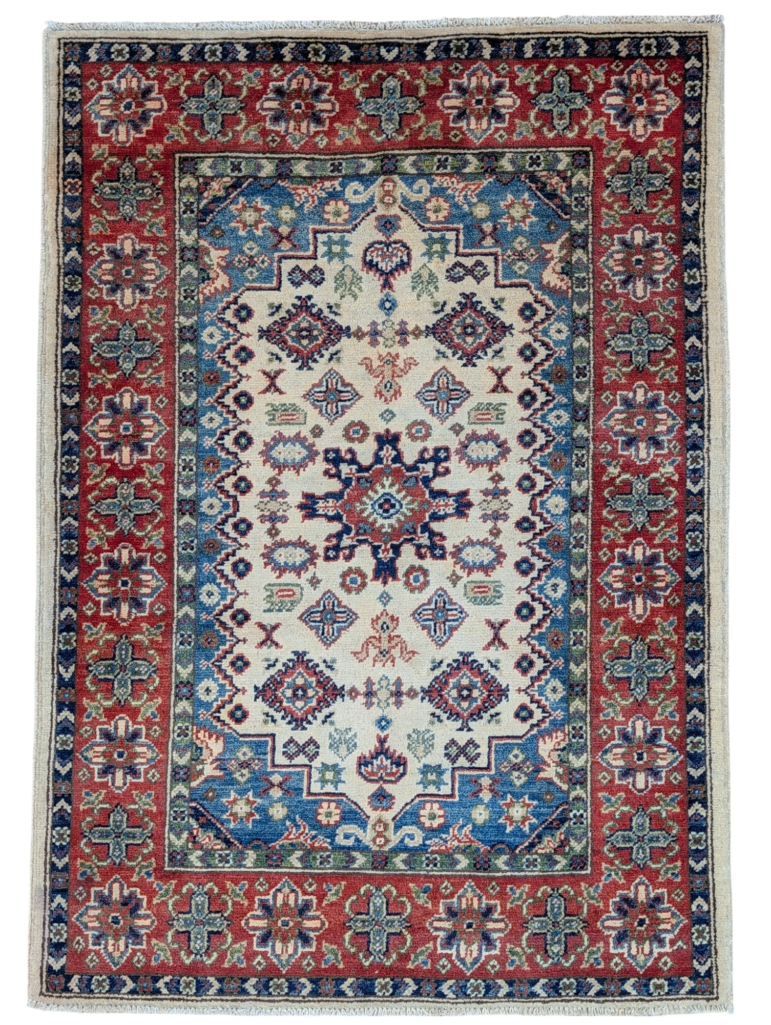 Tappeto Kazak 144x102 cm, annodato a mano, lana pregiata, medaglione geometrico e motivi floreali caucasici.