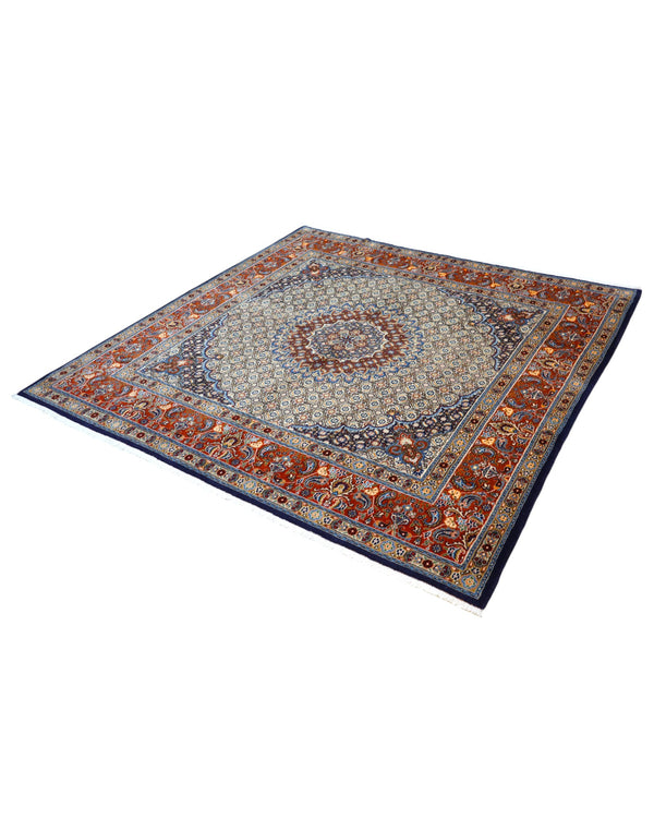 Tappeto Mud persiano 225x223 cm annodato a mano, con medaglione centrale e motivi floreali su fondo avorio e blu.