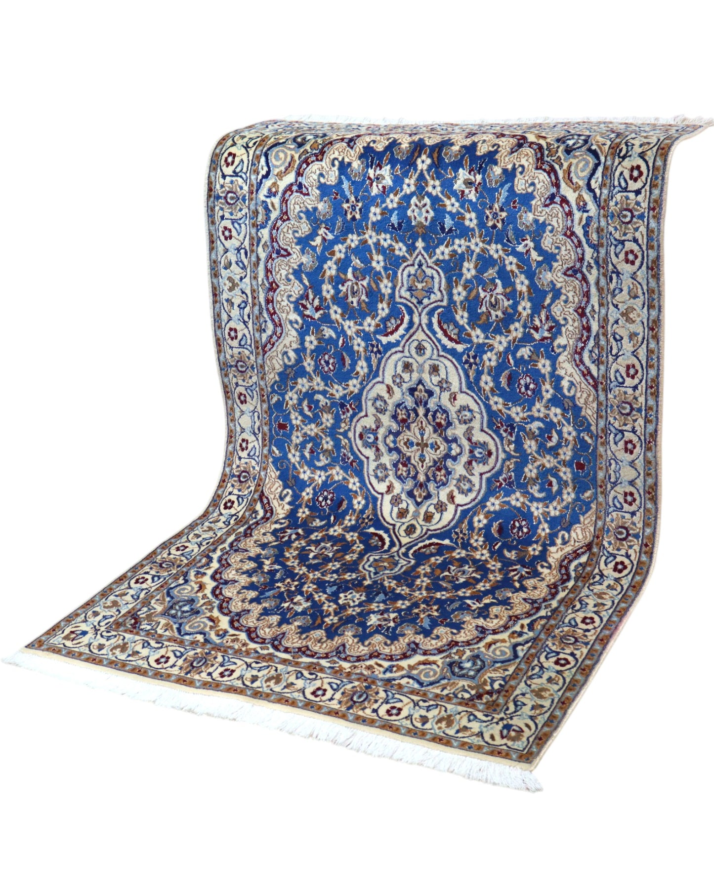 Tappeto Nain 208x120 cm persiano, annodato a mano, fondo blu con medaglione centrale avorio e motivi floreali in lana e seta.