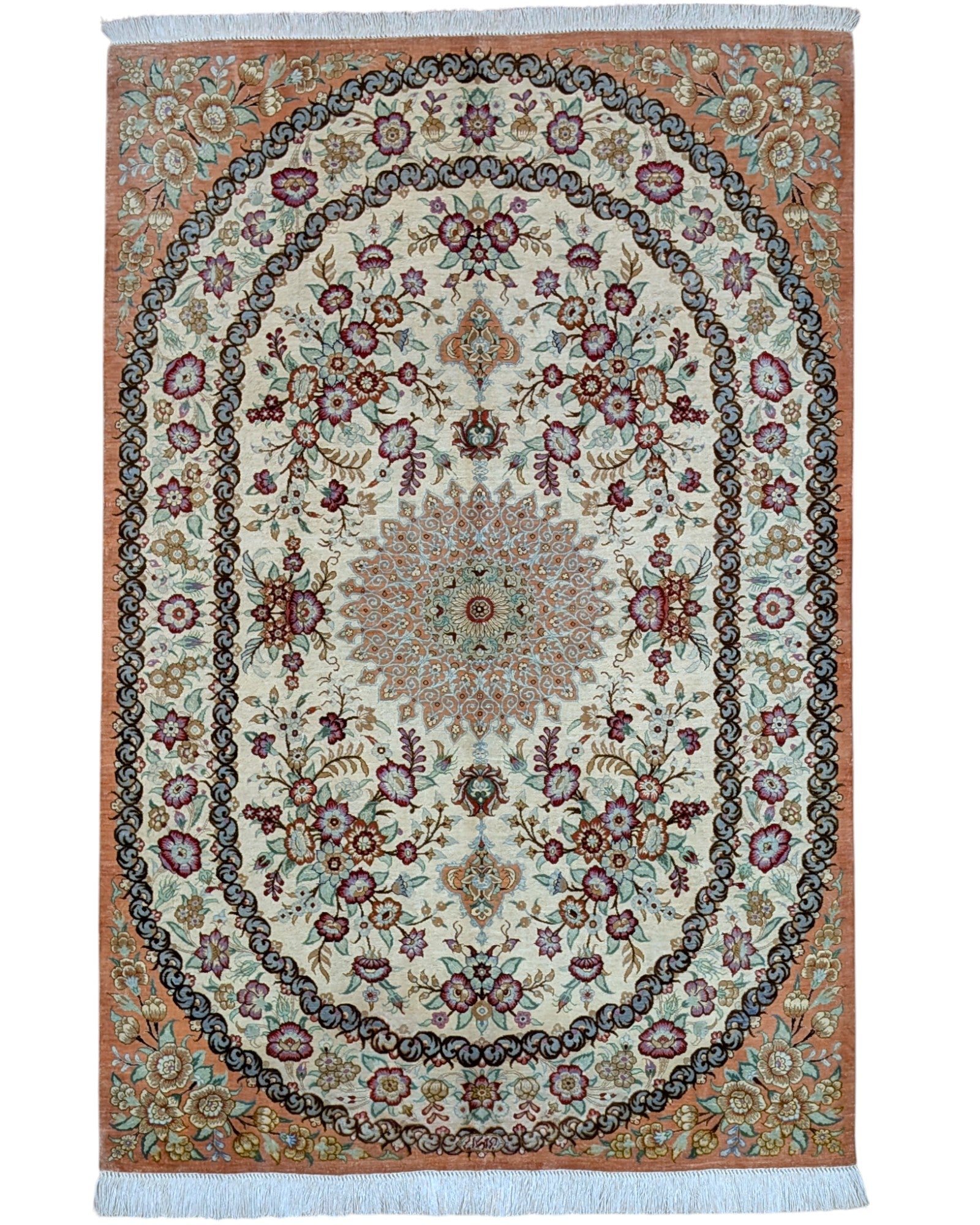 Tappeto Qum persiano in seta 163x96 cm, annodato a mano, fondo beige decorato con motivi armoniosi, seta tinta vegetale, certificato incluso.