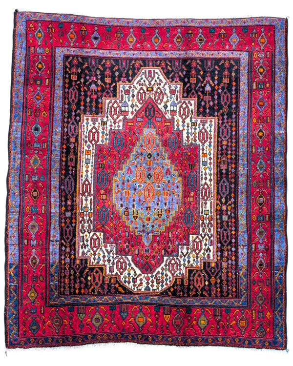 Tappeto Senneh 168x143 cm persiano, annodato a mano, medaglione centrale geometrico su fondo rosso con dettagli blu, avorio e arancio, tipico del Kurdistan iraniano.