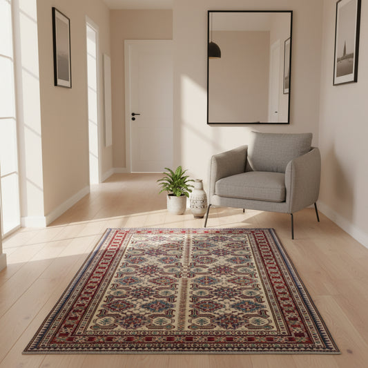 Tappeto Shirvan 165x122 cm con motivi geometrici e floreali in rosso, blu, verde e crema su fondo beige.