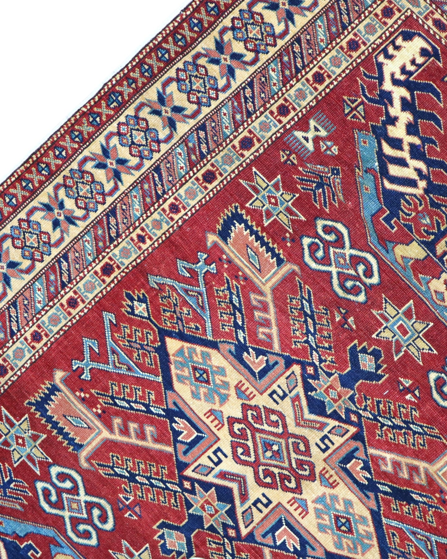 Tappeto Shirvan Afghan 163x127 cm annodato a mano, rettangolare, fondo rosso con motivi geometrici, realizzato in cotone e lana con colori vegetali.