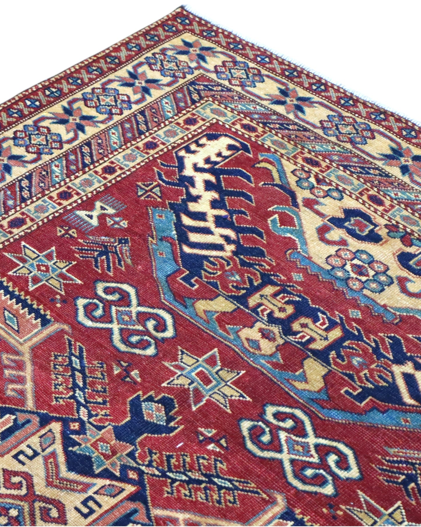 Tappeto Shirvan Afghan 163x127 cm annodato a mano, rettangolare, fondo rosso con motivi geometrici, realizzato in cotone e lana con colori vegetali.