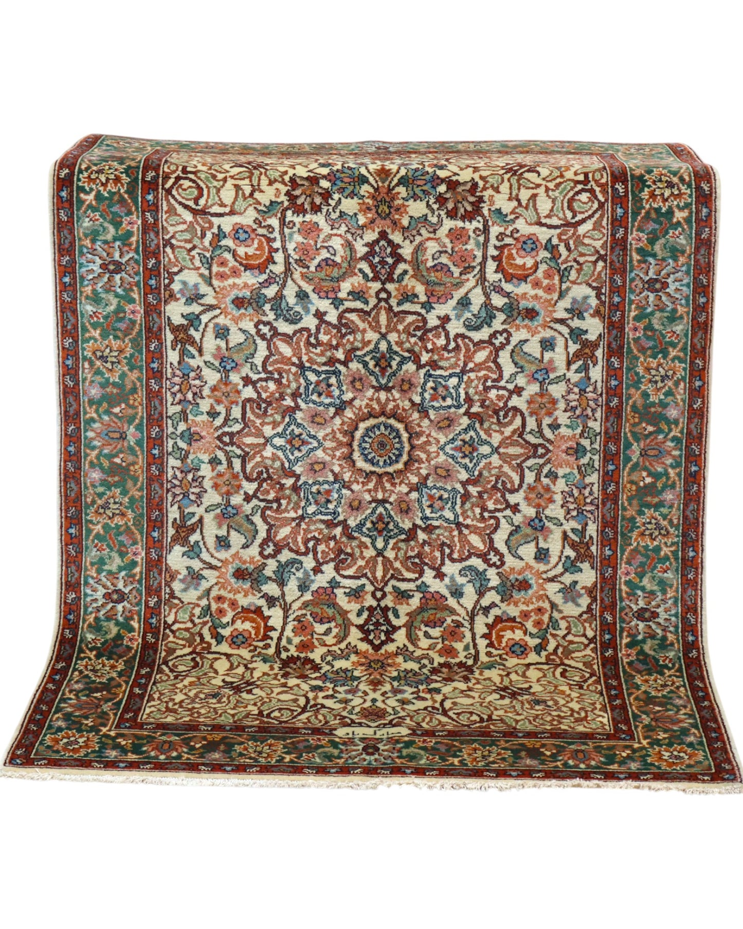 Tappeto Transilvania 180x130 cm annodato a mano, rettangolare, in lana e cotone, fondo avorio con medaglione centrale marrone e motivi floreali in verde, azzurro e rosso.