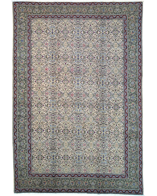 Tappeto Ushak turco 296x198 cm con fondo chiaro e motivi floreali e geometrici in rosa, blu e verde, tramato ed annodato a mano, provenienza Turchia.