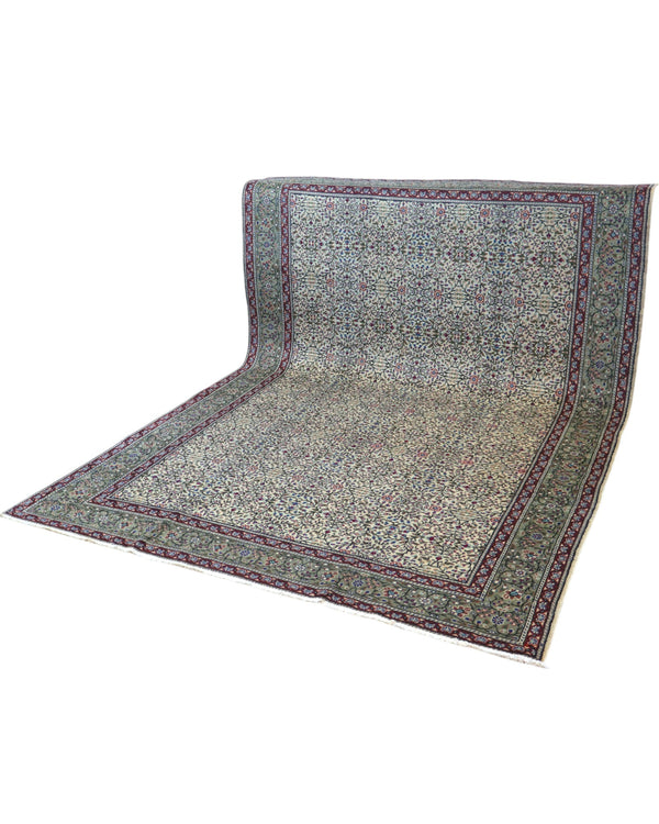 Tappeto Ushak turco 296x198 cm con fondo chiaro e motivi floreali e geometrici in rosa, blu e verde, tramato ed annodato a mano, provenienza Turchia.