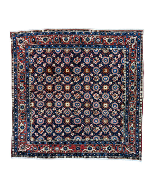 Tappeto Varamin 201x193 cm persiano annodato a mano, quasi quadrato, fondo blu con disegno floreale Mina Khani in rosa, avorio e azzurro, cornice rossa decorata.