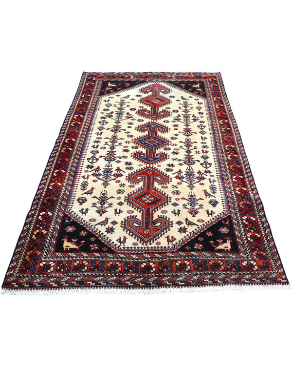 Tappeto Yalame 241x135 cm persiano, annodato a mano, fondo chiaro con medaglioni geometrici e motivi floreali e animali, tipico della tradizione Yalameh.