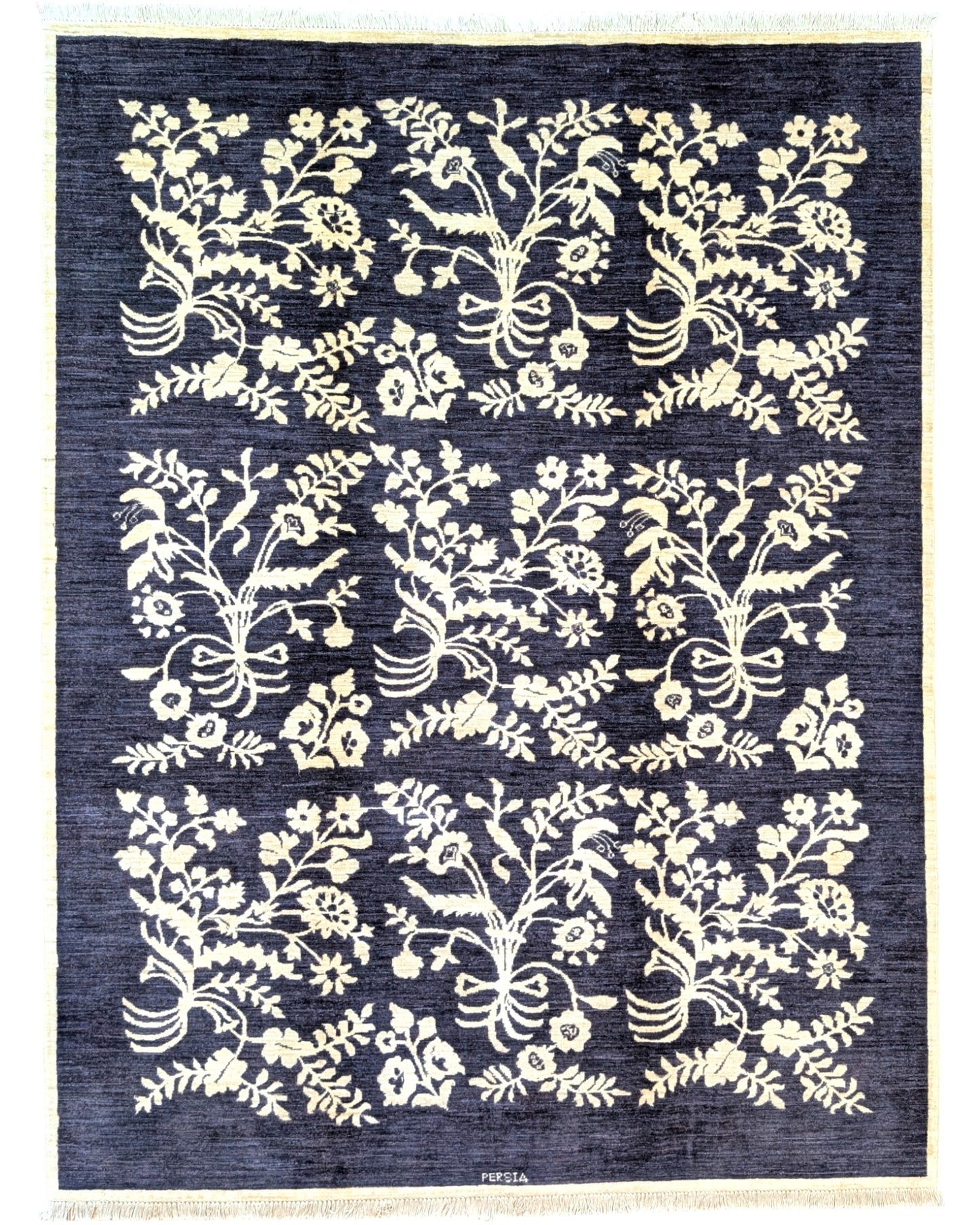 Tappeto moderno 228x176 cm Persia con fondo blu e motivi floreali avorio, annodato a mano in lana e cotone.