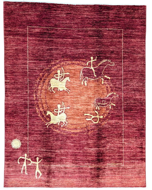 Tappeto moderno 232x180 cm con fondo bordeaux e decorazioni stilizzate di cavalli e figure, annodato a mano in lana e cotone, provenienza Persia.