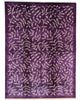 Tappeto moderno 237x177 cm con fondo viola e motivi floreali ramificati in avorio, annodato a mano in lana e cotone, provenienza Persia.