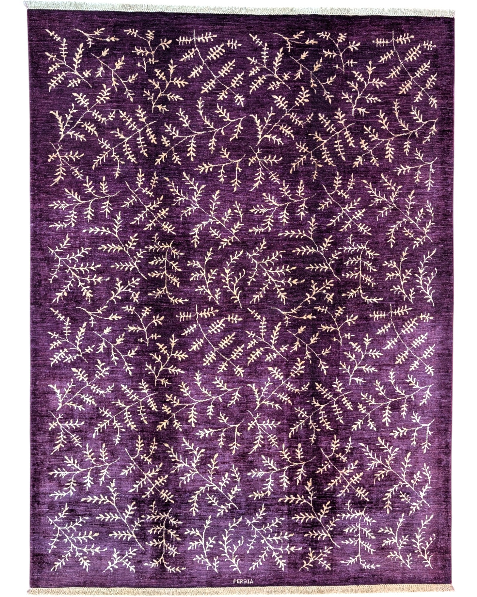Tappeto moderno 237x177 cm con fondo viola e motivi floreali ramificati in avorio, annodato a mano in lana e cotone, provenienza Persia.
