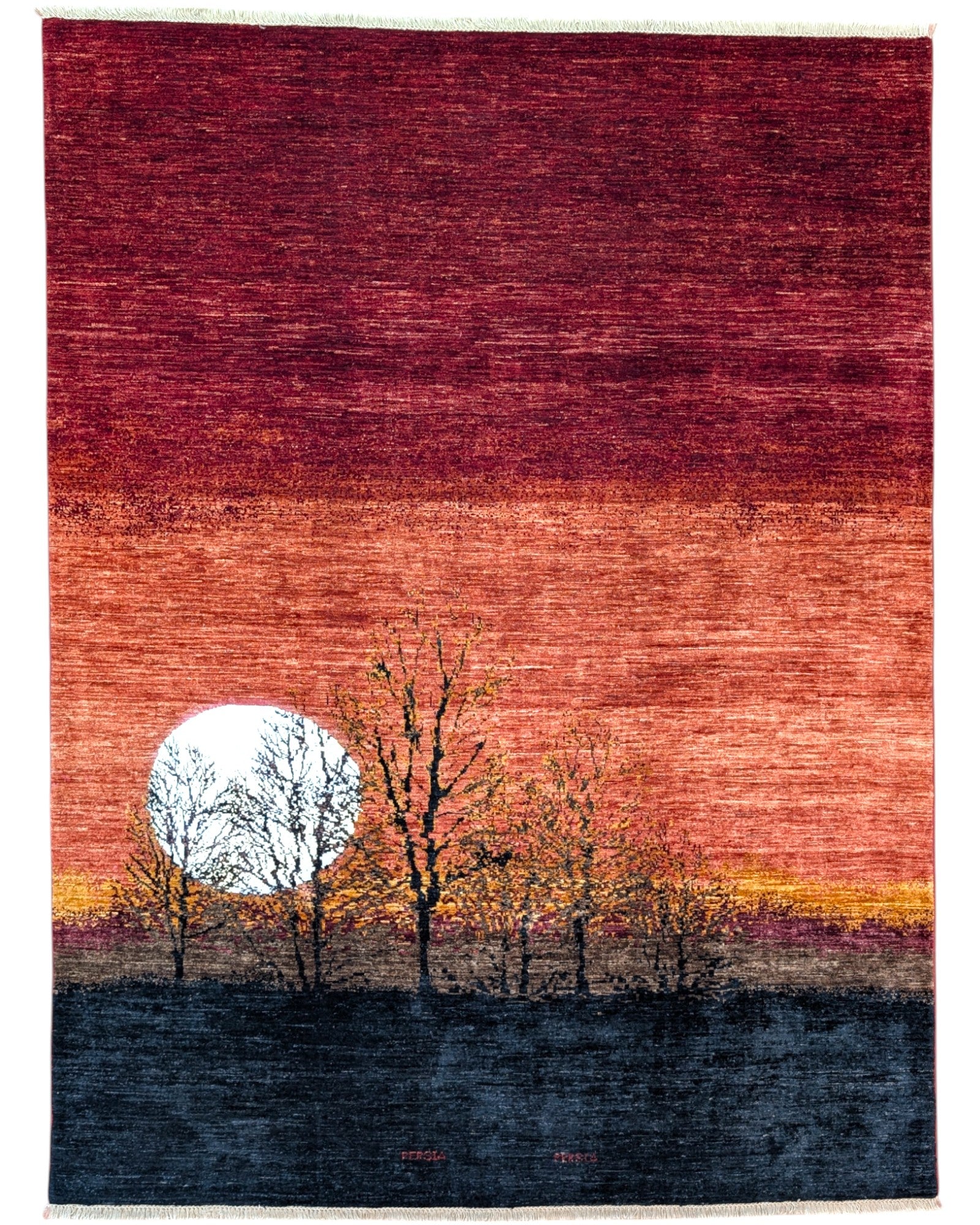 Tappeto moderno 237x180 cm Persia con design tramonto e alberi stilizzati, fondo rosso e arancio sfumato, annodato a mano in lana e cotone.