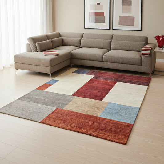Tappeto moderno 274x195 cm con blocchi geometrici multicolore, rosso, grigio, beige e blu, tramato ed annodato a mano, provenienza Afghanistan.