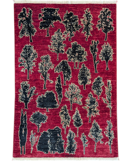 Tappeto moderno “Foresta di Rubini” 146x100 cm di Dario, annodato a mano, con alberi stilizzati su fondo rosso rubino, lana e cotone, pezzo unico certificato.