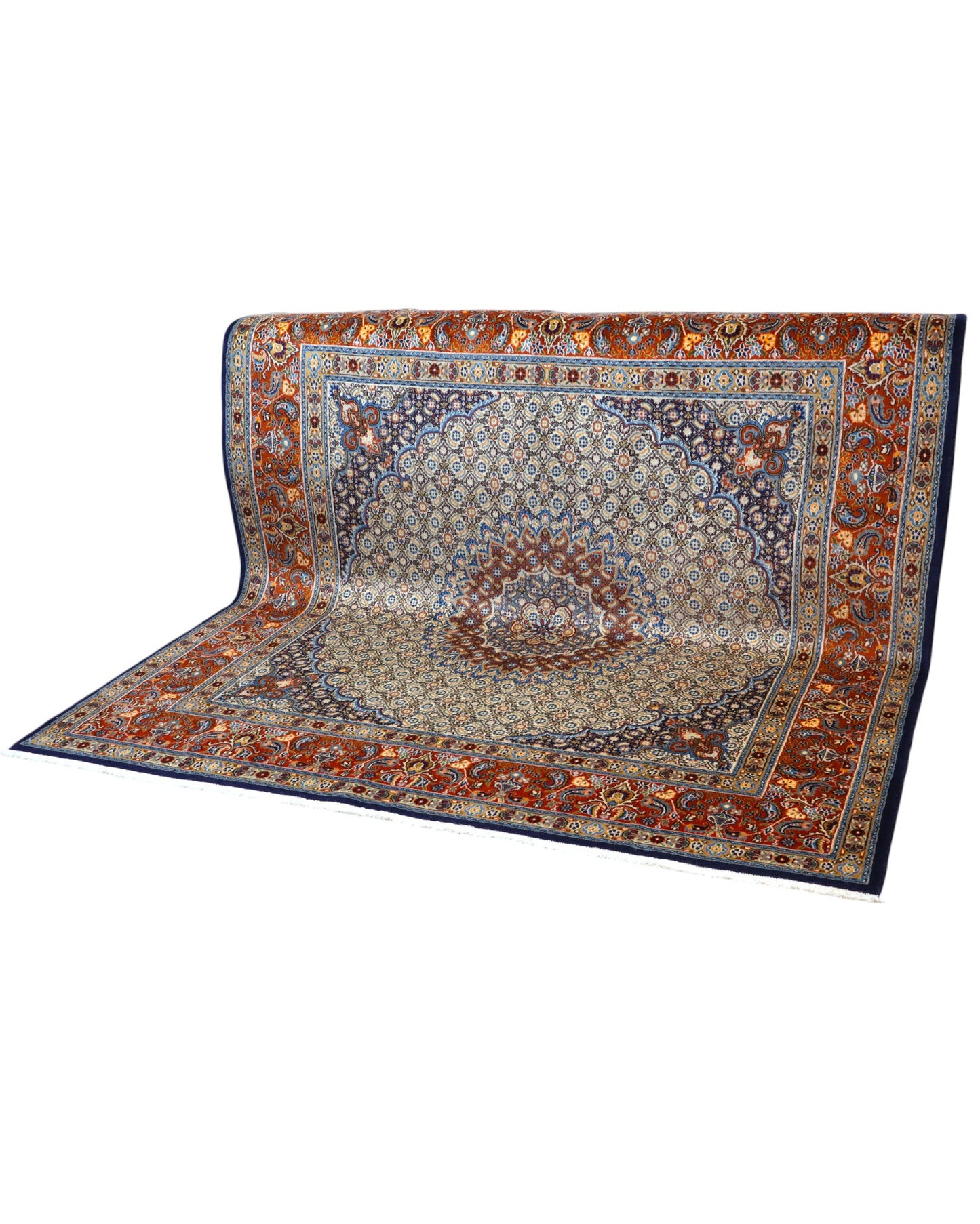 Tappeto Mud persiano 225x223 cm annodato a mano, con medaglione centrale e motivi floreali su fondo avorio e blu.