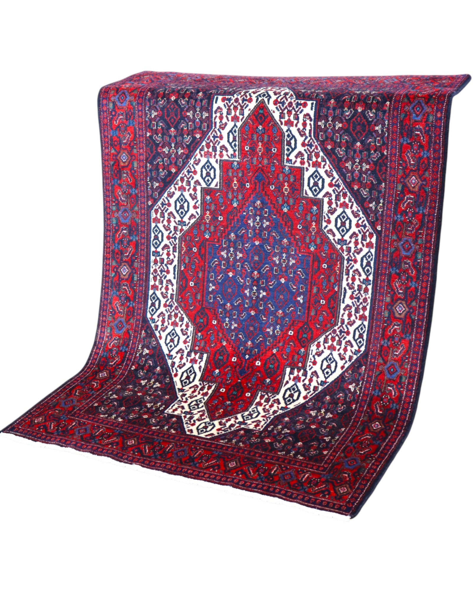 Tappeto Senneh 174x122 cm, annodato a mano, con grande medaglione geometrico centrale e motivi floreali su campo rosso e blu.