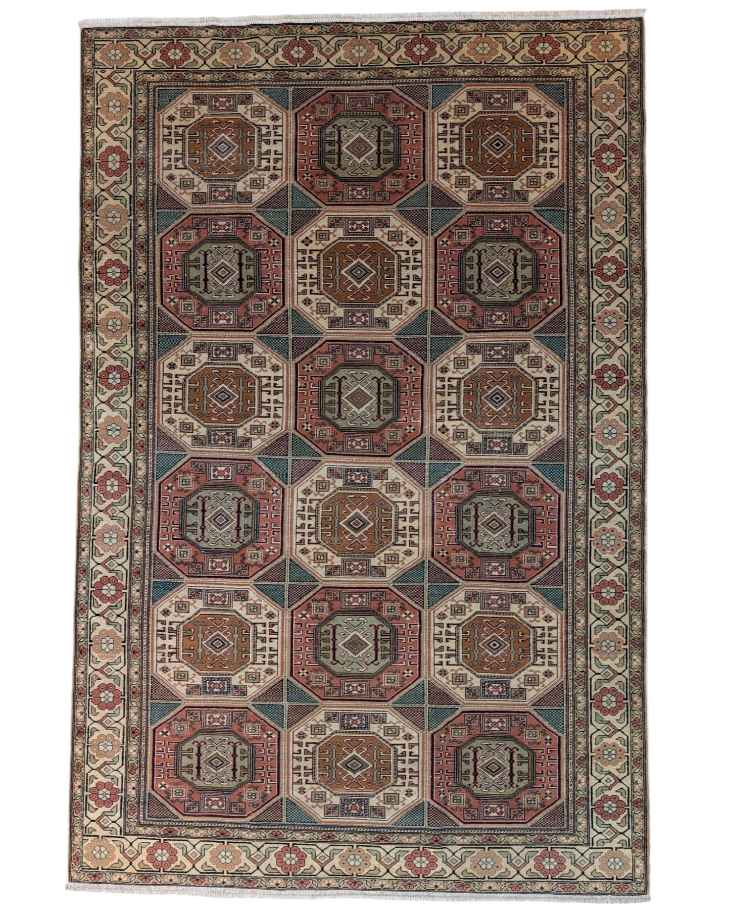 Tappeto turco geometrico 295x292 cm annodato a mano, motivo a ottagoni e rombi, colori rosso mattone, beige e verde, con bordura decorata e certificato di garanzia.