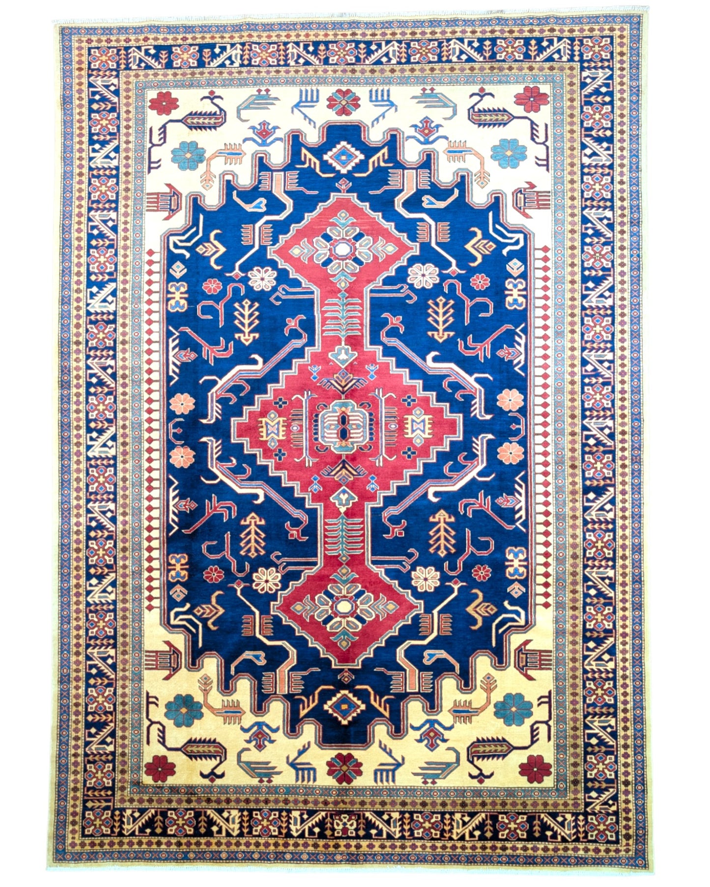 Tappeto Shirvan 317x224 cm con fondo blu, medaglione rosso e dettagli geometrici avorio e giallo, tramato ed annodato a mano, provenienza Caucaso.