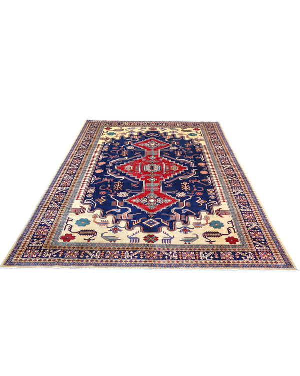 Tappeto Shirvan 317x224 cm con fondo blu, medaglione rosso e dettagli geometrici avorio e giallo, tramato ed annodato a mano, provenienza Caucaso.