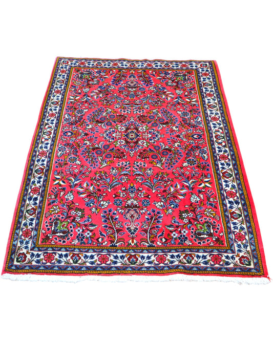 Tappeto Saruk rosso 167x108 cm con disegni floreali in salotto raffinato