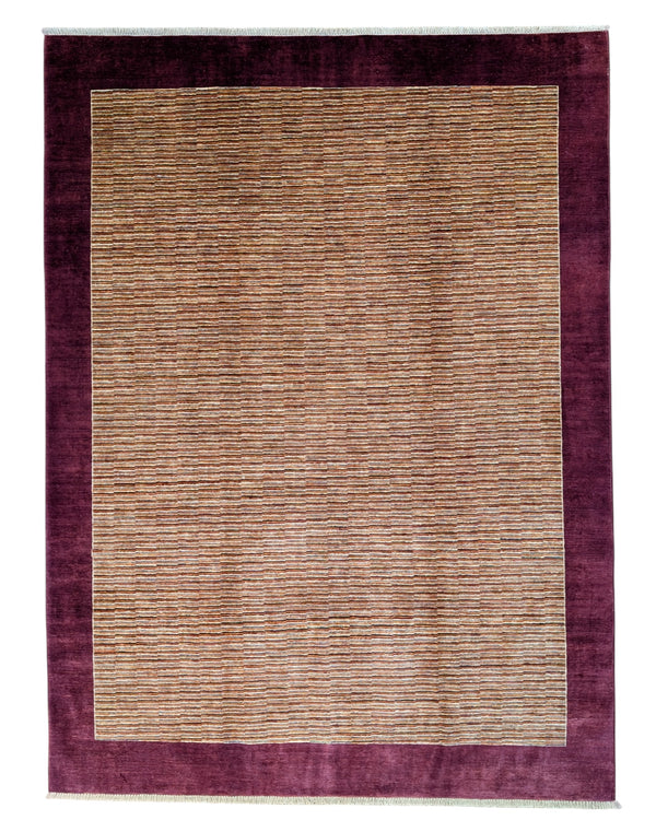 Tappeto moderno "Dario" 240x180 cm con campo centrale a righe multicolori e bordura vinaccia.