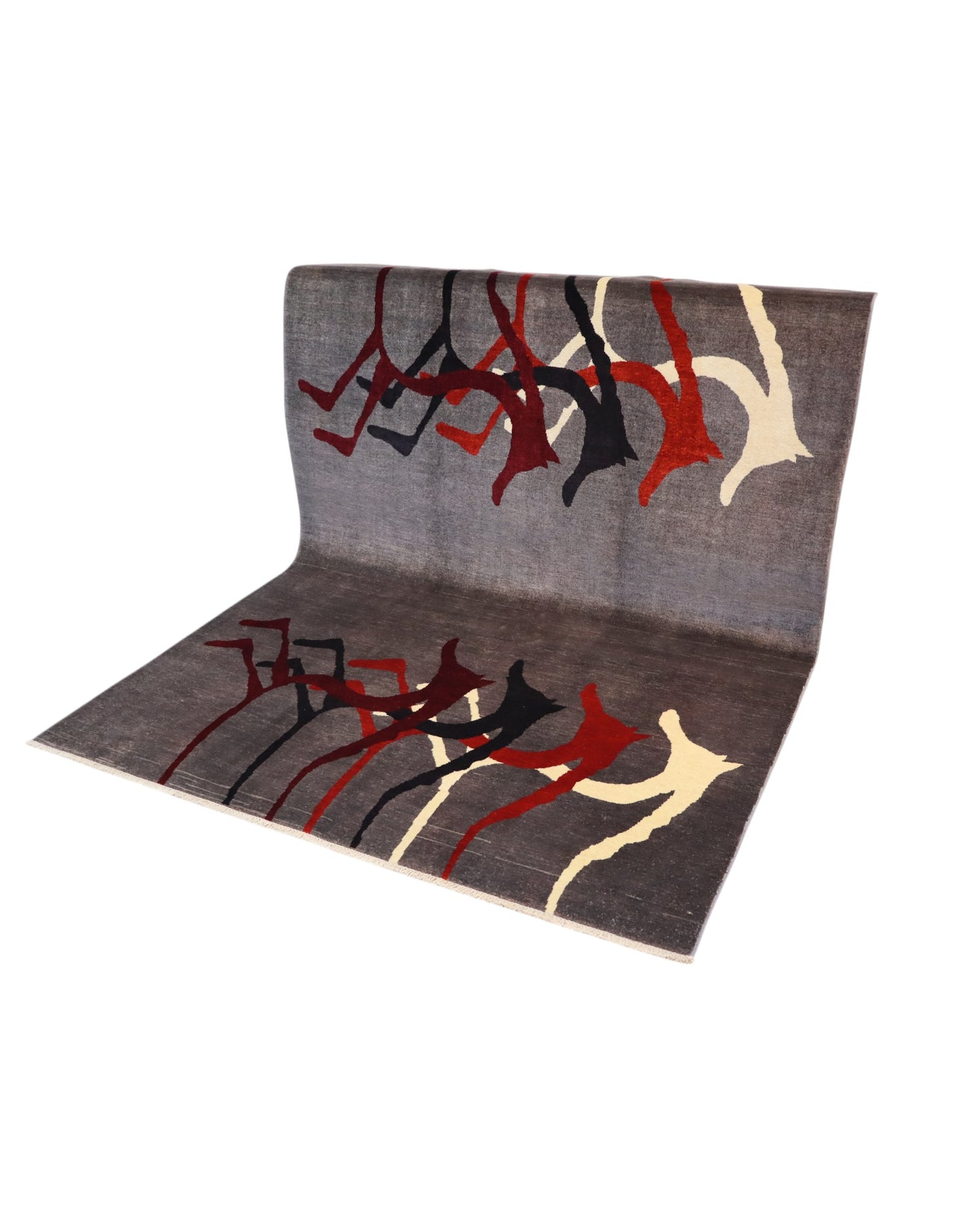 Tappeto moderno “Cavalli Preistorici” 240x280 cm di Dario, annodato a mano, cavalli stilizzati ispirati all’arte rupestre su fondo grigio, lana tinta vegetale, pezzo unico.