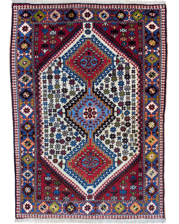 Tappeto persiano Yalama 144x103 cm annodato a mano, in lana tinta vegetale, con design geometrico tradizionale e colori caldi, certificato di autenticità incluso.