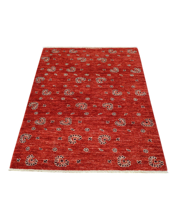 Tappeto moderno “Eco di Fiori” 158x112 cm di Dario, annodato a mano, motivo floreale stilizzato in beige su fondo rosso mattone, lana e cotone, pezzo unico certificato.