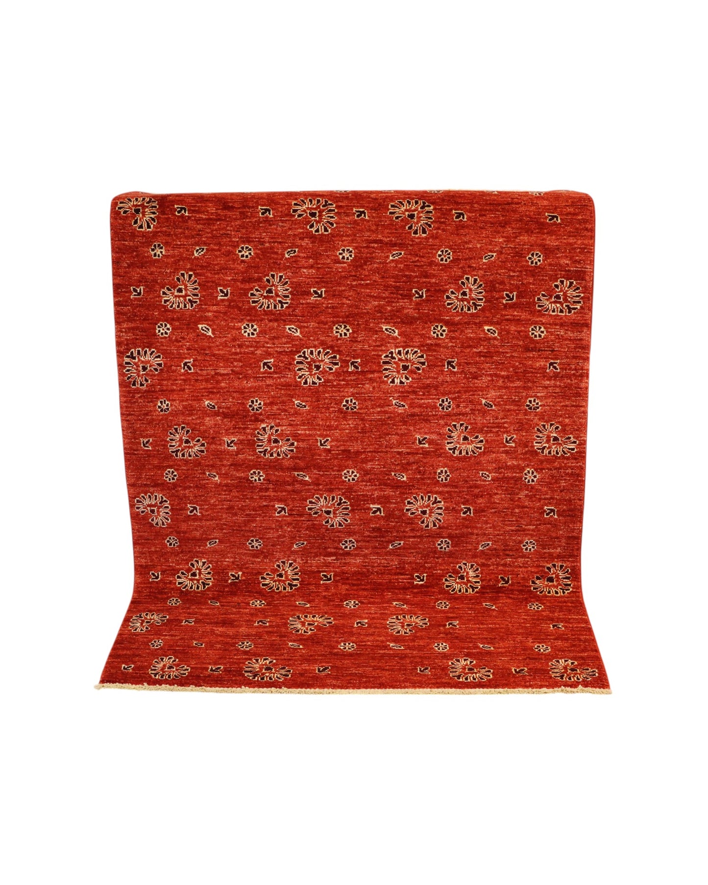 Tappeto moderno “Eco di Fiori” 158x112 cm di Dario, annodato a mano, motivo floreale stilizzato in beige su fondo rosso mattone, lana e cotone, pezzo unico certificato.