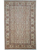 Tappeto Farahan 165x255 cm, annodato a mano in Persia. Fondo beige con motivi floreali in rosso e verde, lana pregiata e cotone resistente. Certificato di autenticità incluso.