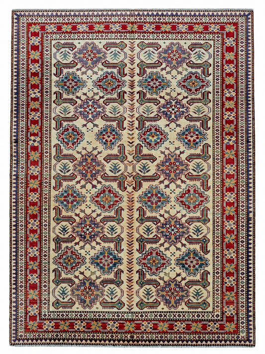 Tappeto Shirvan 165x122 cm con motivi geometrici e floreali in rosso, blu, verde e crema su fondo beige.