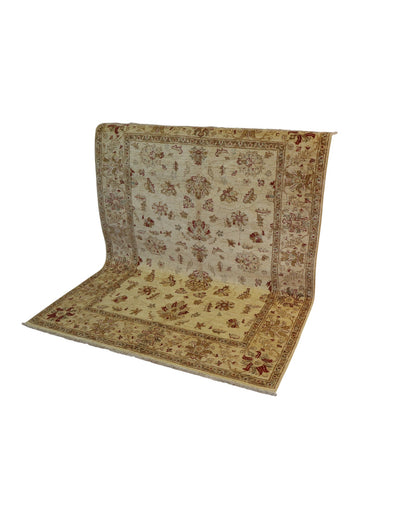 Tappeto Ziegler Farahan annodato a mano, design floreale diffuso senza medaglione centrale, colori avorio, crema, rosso, nero e blu, aspetto anticato con certificato di autenticità.