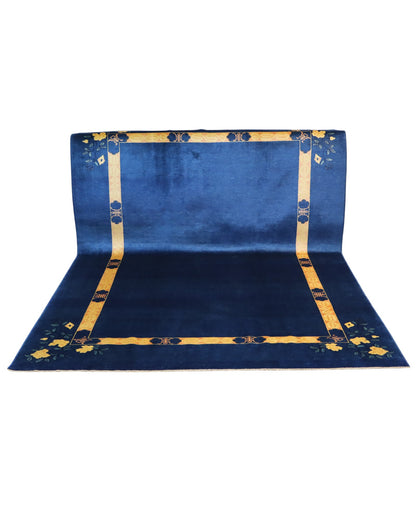 Tappeto moderno 284x213 cm Persia con fondo blu e cornice gialla decorata da fiori stilizzati, annodato a mano in lana naturale.