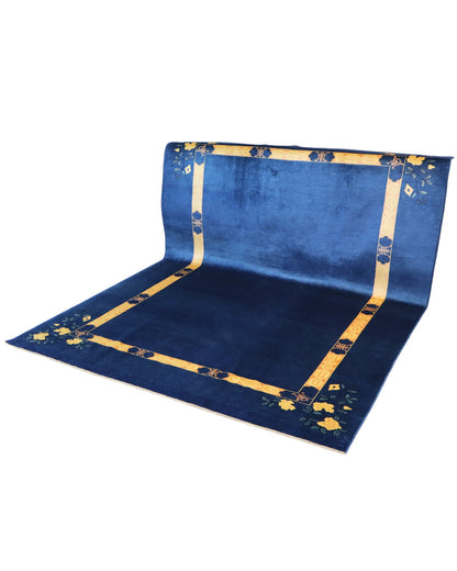 Tappeto moderno 284x213 cm Persia con fondo blu e cornice gialla decorata da fiori stilizzati, annodato a mano in lana naturale.